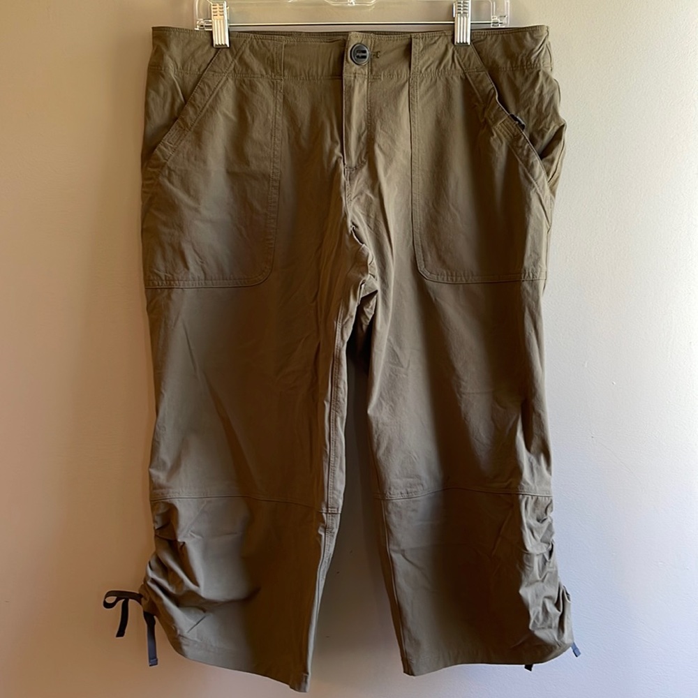 EASTERN MOUNTAIN SPORTS Stretch nylon capris